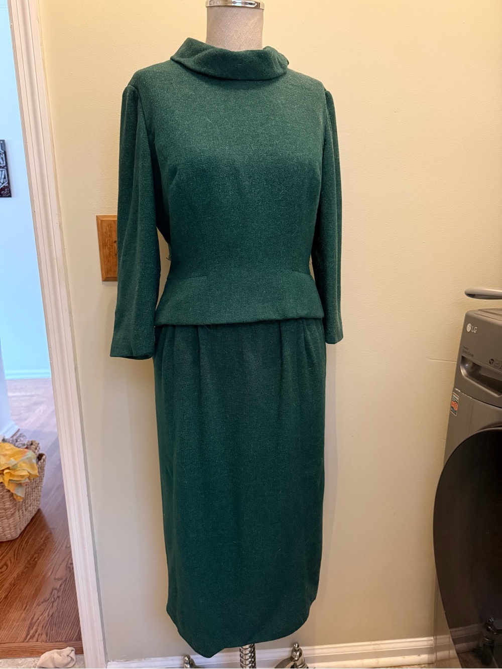 Elegant Forest Green Midi Dress with Folded Collar